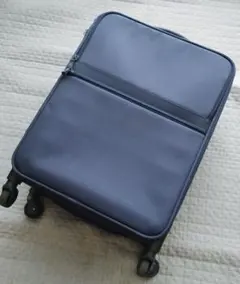 ♥【使用2回】無印良品　半分の厚みで収納できるソフトキャリーケース（36L）のサムネイル