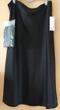 ❬未使用❭ユニクロ サテンスカート サイズXXL