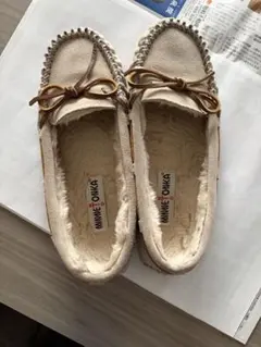 MINNETONKA ベージュ モカシン