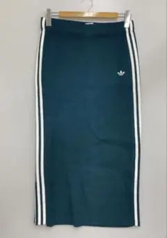 未使用タグ付き　adidas アディカラー ニット スリーストライプス スカート
