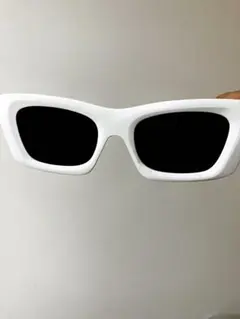 2026年最新】白ぶちサングラスの人気アイテム - メルカリ