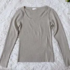 【メイプリティ】リブニット 長袖 ベージュゴールド ラメ入り パールビジューのサムネイル