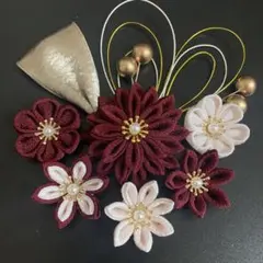 つまみ細工　ハンドメイド　髪飾り　ヘアアクセサリー　赤　ボルドー　えんじ