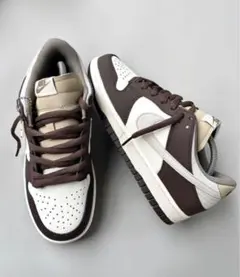 Nike スニーカー ホワイト/ブラウン