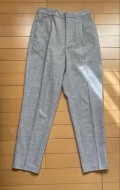 GUグレージュアンクルテーパードパンツM