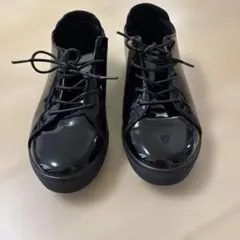 ブラック レースアップシューズ