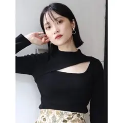 【即日発送可】MURUA 春使用の変形ネックニット