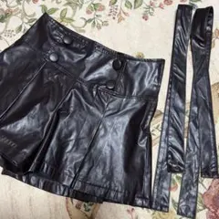 サスペンダー付き　焦げ茶ショートパンツ