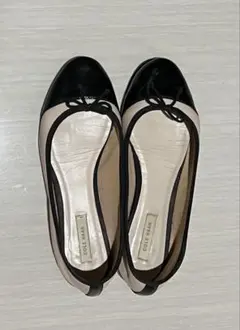 COLE HAAN バイカラー フラットシューズ バレエシューズ　ソール剥がれのサムネイル
