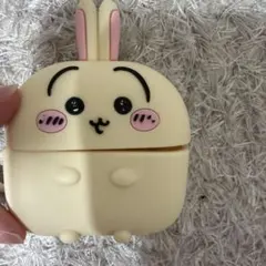 ちいかわ　うさぎ　AirPodspro イヤホンケースのサムネイル
