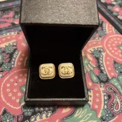 新品✨スクエア ココマーク ピアス ホワイト ゴールド