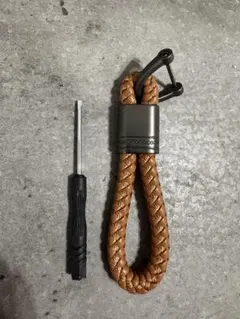 ブラウン編み込みレザーキーホルダー