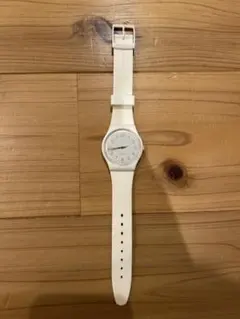 Swatch ホワイト アナログ 腕時計のサムネイル