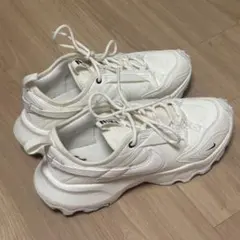 NIKE TC7900 ホワイト 25cmのサムネイル