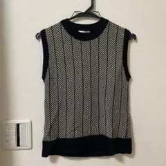 ヘリンボーンノースリーブニット