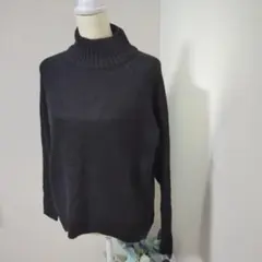 最終値下げ　黒のタートルネックニット