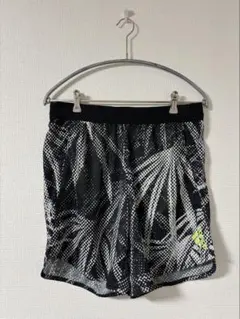 【美品】adidas パターン入りショートパンツ