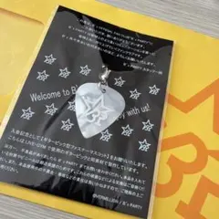 B'z PARTY 入会記念 ギターピック型 ファスナーマスコット - メルカリ