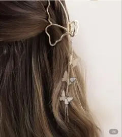 蝶デザイン ヘアクリップ ゴールド　SHEIN