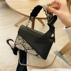 残りわずか！パイソン柄 チェーン ショルダーバッグ ブラック 黒 ミニバッグ