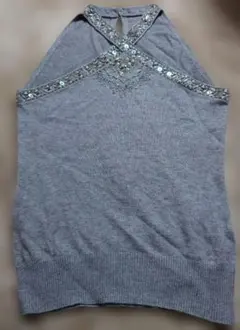 【ミッシェルクラン】グレー ノースリーブニット ビーズ装飾