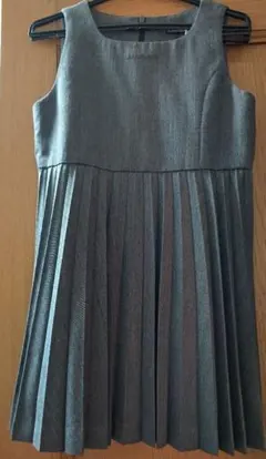 BeBeグレー ワンピース（ジャンパースカート プリーツ）120