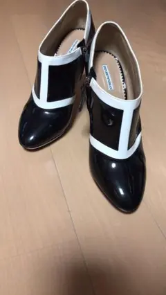 ☆再値下げ☆アルマーニ ブーティのサムネイル