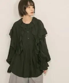 美品 KBF フリルディティールブラウス ブラック ケービーエフ 長袖シャツ