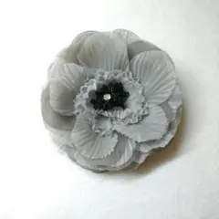 コムサイズム　コサージュ　グレー