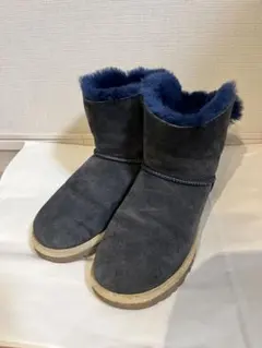 UGG クラシックミニ ムートンブーツ ネイビーのサムネイル