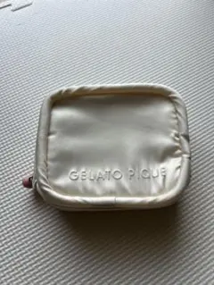 GELATO PIQUE ボリュームロゴスクエアポーチ ホワイト ハートチャームのサムネイル