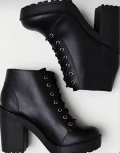 55.H&M SHORT BOOTS BLACK