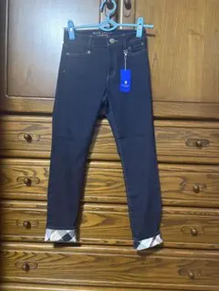 BLUE LABEL CRESTBRIDGE デニムパンツ 未使用のサムネイル