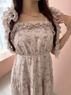 evelyn 肩フリル花柄ワンピース ピンク