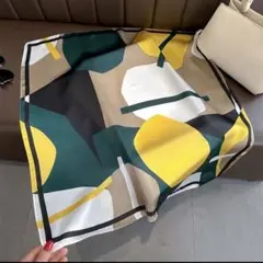 大判 スカーフ 幾何学 イエロー グリーン バックチャーム バッグスカーフ