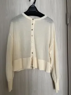 クリーム色ボタン付き長袖カーディガン