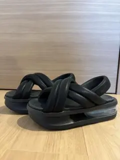 NIKEのサムネイル