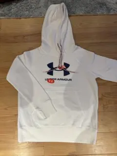 アンダーアーマー パーカー　レディース