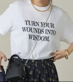 新品Loungedress Tシャツ WISDOMロゴTのサムネイル