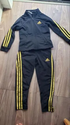 adidas ジャージセット 黒/金　110サイズ