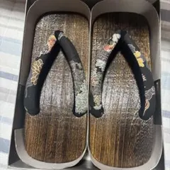 花柄鼻緒の木製下駄