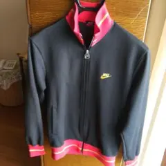 Nike ジップアップジャケット 黒/赤