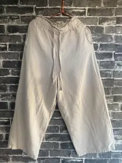 ベージュ ワイドパンツ