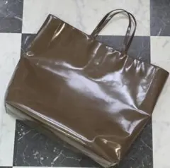 PRADA ブラウン エナメル調 トートバッグのサムネイル