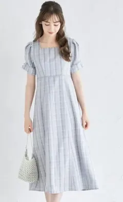 ウエストりぼん付きチェック柄パフスリーブワンピース　ブルー