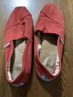 TOMS レッド スリッポン