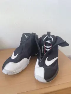 Nike ジッパー付きハイカットスニーカー
