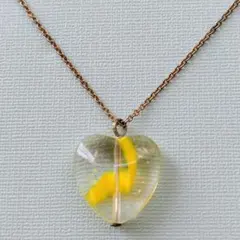 ハート型ペンダント　ネックレス　クリア×イエロー