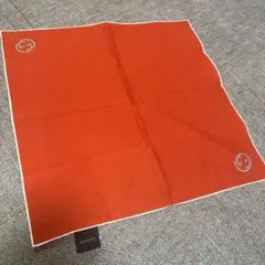 GUCCI レッドハンカチ ロゴ刺繍のサムネイル
