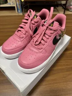 Nike Air Force 1 ローカット ピンク チャーム付きのサムネイル